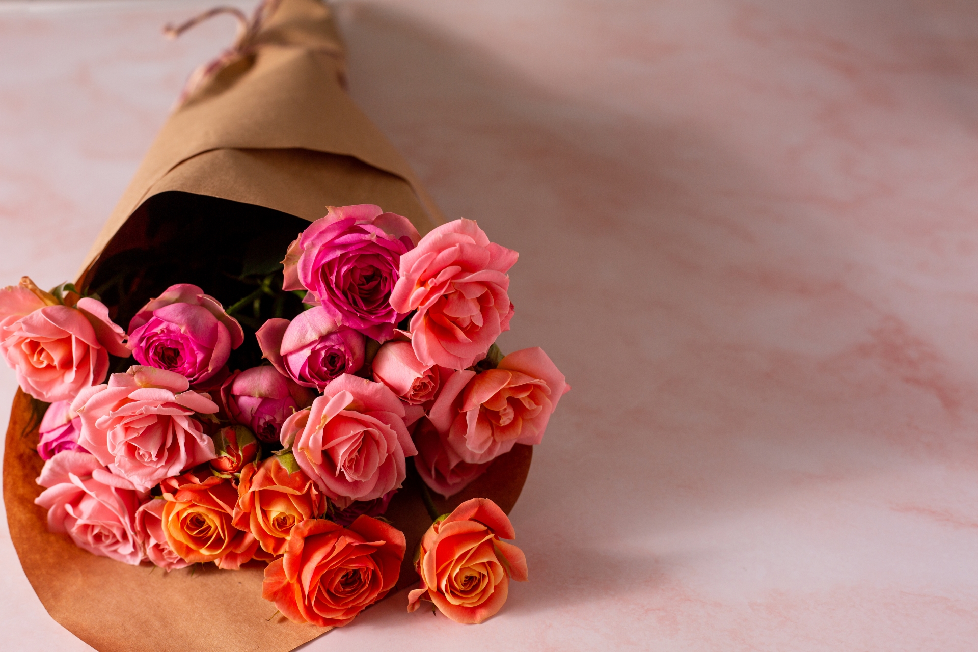 プロポーズで渡すバラの花束 本数によって違う意味が スタッフブログ
